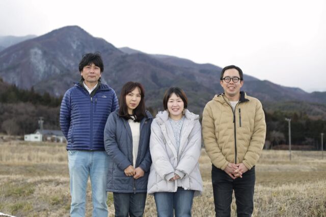 ＼農家さんの座談会vol.2🌱／  今回は、農家さんの座談会第2弾として
飯島町へ移住後、
農業を営む二組のご夫婦の座談会をご紹介します！  お話くださったのは、
アスパラガスを育てる
工藤夏樹さん、奈津美さんご夫妻
@natsuzorafarm と
テッポウユリや米などを育てる
福井守さん、あかねさんご夫妻。  移住に至るまでの経緯や
農業を始めたきっかけ、
そして夫婦で農業に取り組むことなど…  農家さん同士だからこそ語ることができる、
貴重なお話が満載です！  詳しくは、
IIJIMANOTE〈いいじまのひと〉のページにて⁡⁡公開中です。
ぜひ、ご覧ください🙇🏻🙇🏻  ──────
⁡⁡
⁡【農家さんの座談会vol.2前編】
［農家×移住×夫婦］移住と就農、それぞれのはじまり
▷▷https://iju.go-iijima.nagano.jp/contents/5799/  【農家さんの座談会vol.2後編】
［農家×移住×夫婦］夫婦で営む、農業とこれからの暮らし
▷▷ https://iju.go-iijima.nagano.jp/contents/5815/
⁡⁡
⁡photo by フォトアンバサダーmiwaさん
@mw24_photograph  ──────⁡
⁡⁡⁡
⁡#iijimanote #イイジマノート
#農家さんの座談会 #夫婦 #移住
長野県 長野観光 長野 伊那谷 南信州
飯島町 飯島 いいじま
定住 田舎暮らし 移住生活 移住女子
田舎で子育て 田舎で暮らす