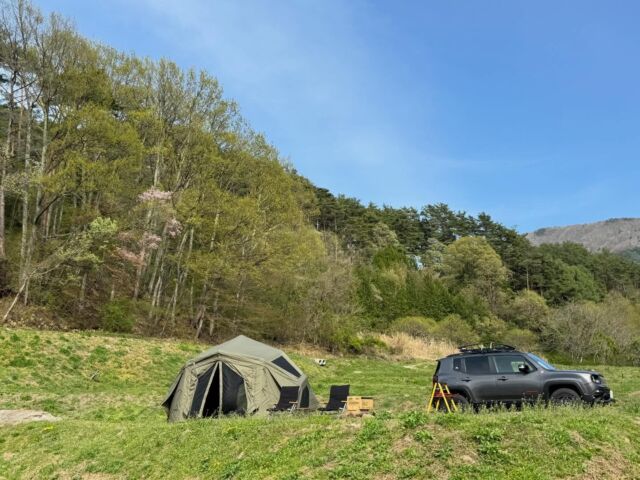 2026.04.17〜18
田舎の風キャンプ場　
いつもより上のサイトにしたので足がパキパキ😅  雪の積もってる中央アルプスが見たくて来ちゃいました！
直火も楽しんじゃう✨
お昼はガッツリ食べたので、夜はカップヌードルを二人でシェア。楽ちん楽ちん🤭
金曜日から行ったので静かに過ごせました♡  ここに来ると、お風呂→ランチ→ツルヤ→田切の里でソフトクリームがお決まりのコース🍦最高です👍  飛行機雲のレインボーカラーを初めて見たし、(pic7)
こぶしの湯では桜が満開でした🌸(pic8)
次来るのは12月かな〜！  #いなかの風キャンプ場 #キャンプ #coody #夫婦キャンプ